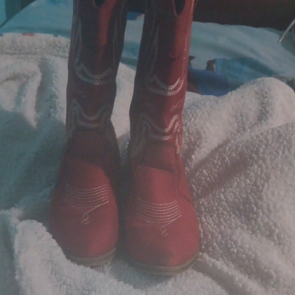 Red Heeled Boots with Decorative Stitching - Picture 4 of 4